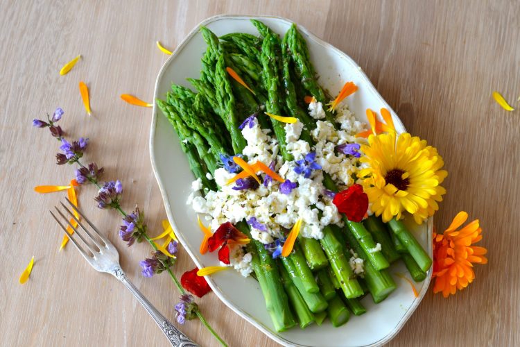 asparagi e fiori