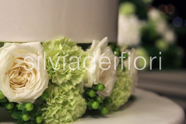 wedding cake con fiori freschi