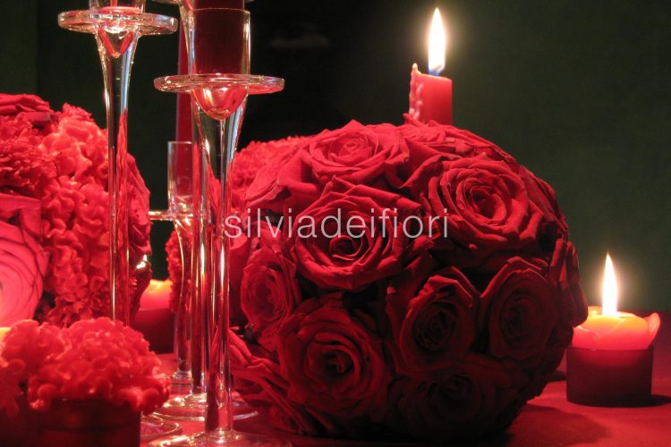 addobbi matrimoni con fiori rossi